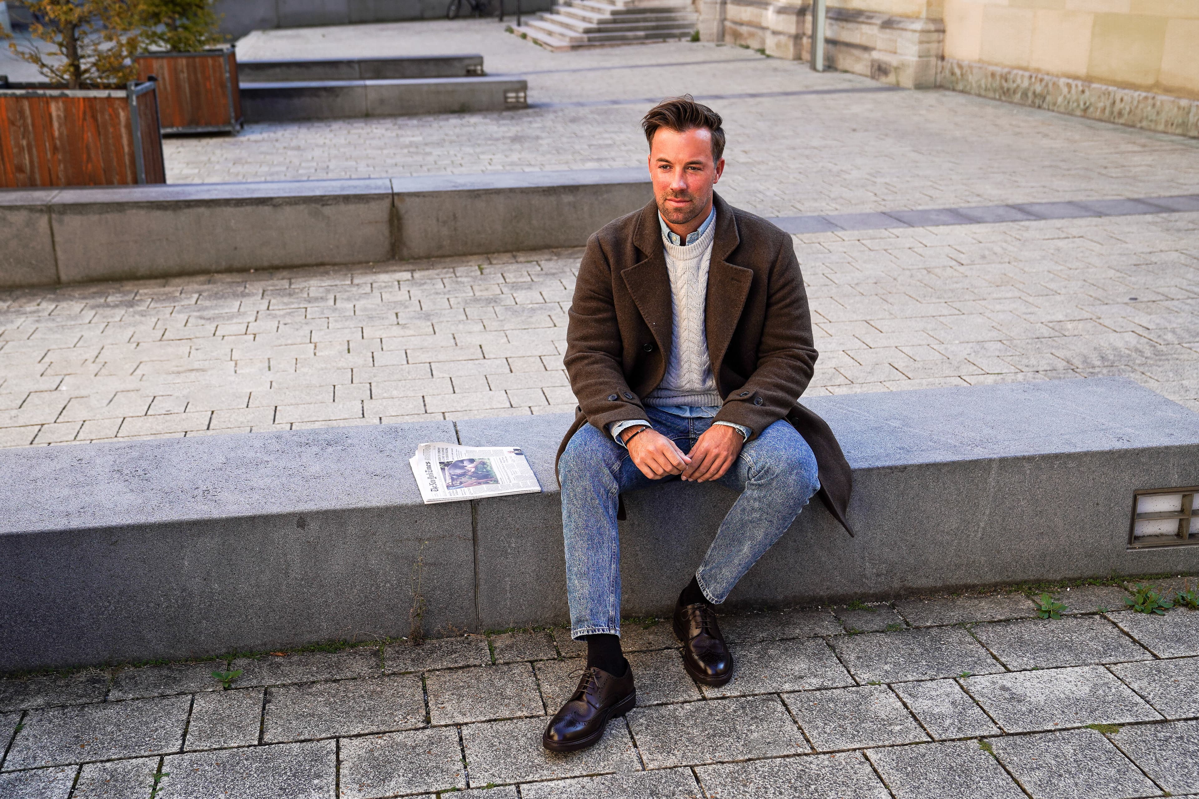 Wir möchten, dass Sie sich in Schuhen von Zumnorde gut fühlen – Modelle aus Hirschleder werden diesen Wunsch ganz sicher erfüllen. Ein ganz bestimmter Herrenschuh hat es Thomas Zumnorde dabei besonders angetan: „Dieses Produkt möchte ich Ihnen nicht vorenthalten. Ein qualitatives Schwergewicht in der Verarbeitung und ein Leichtgewicht in Sachen Tragekomfort.“ 
Die Rede ist von diesem edlen Schnürschuh der Marke Henderson. In der Nähe von Venedig gelegen, gehört diese Manufaktur mit ihrer Schuhmacherkunst für unseren Geschäftsführer zur Weltspitze.  hero image