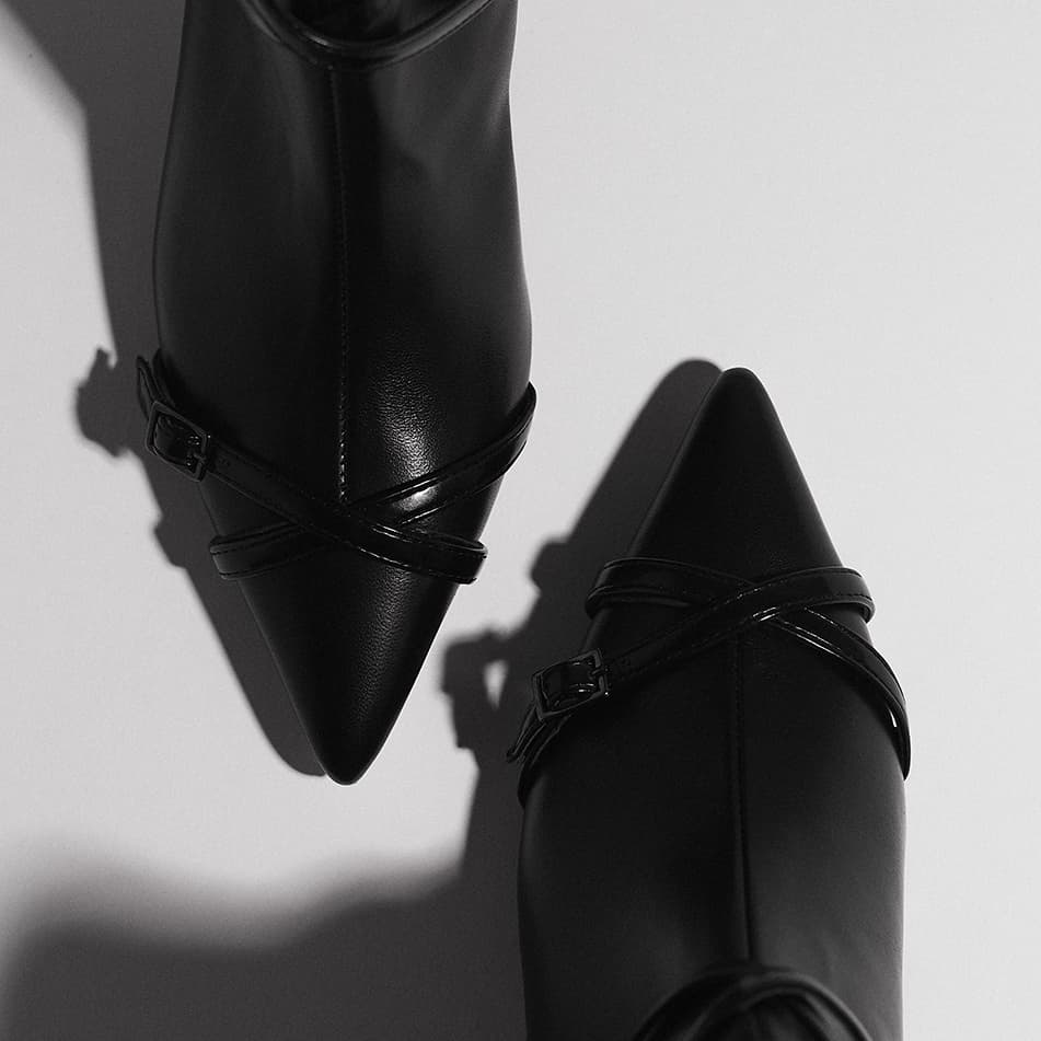 Schleifen, Schnallen & Nieten hero image