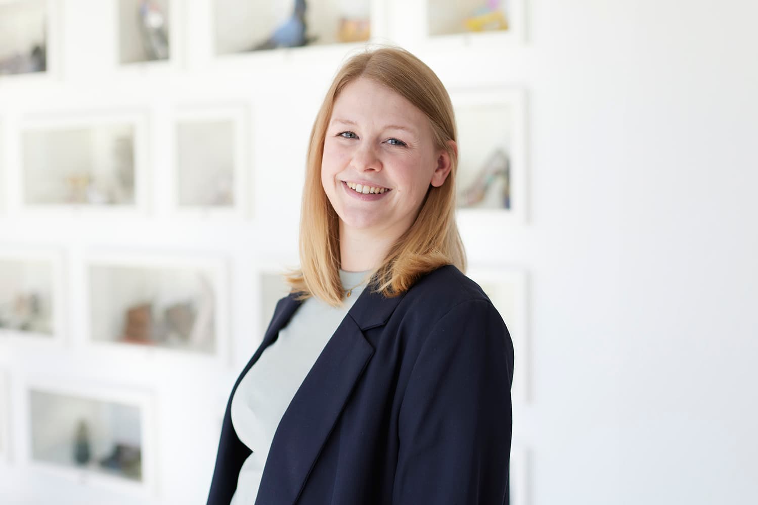 Lena Kahlert ist deine Ansprechpartnerin. Sie freut sich auf deine Bewerbung! hero image