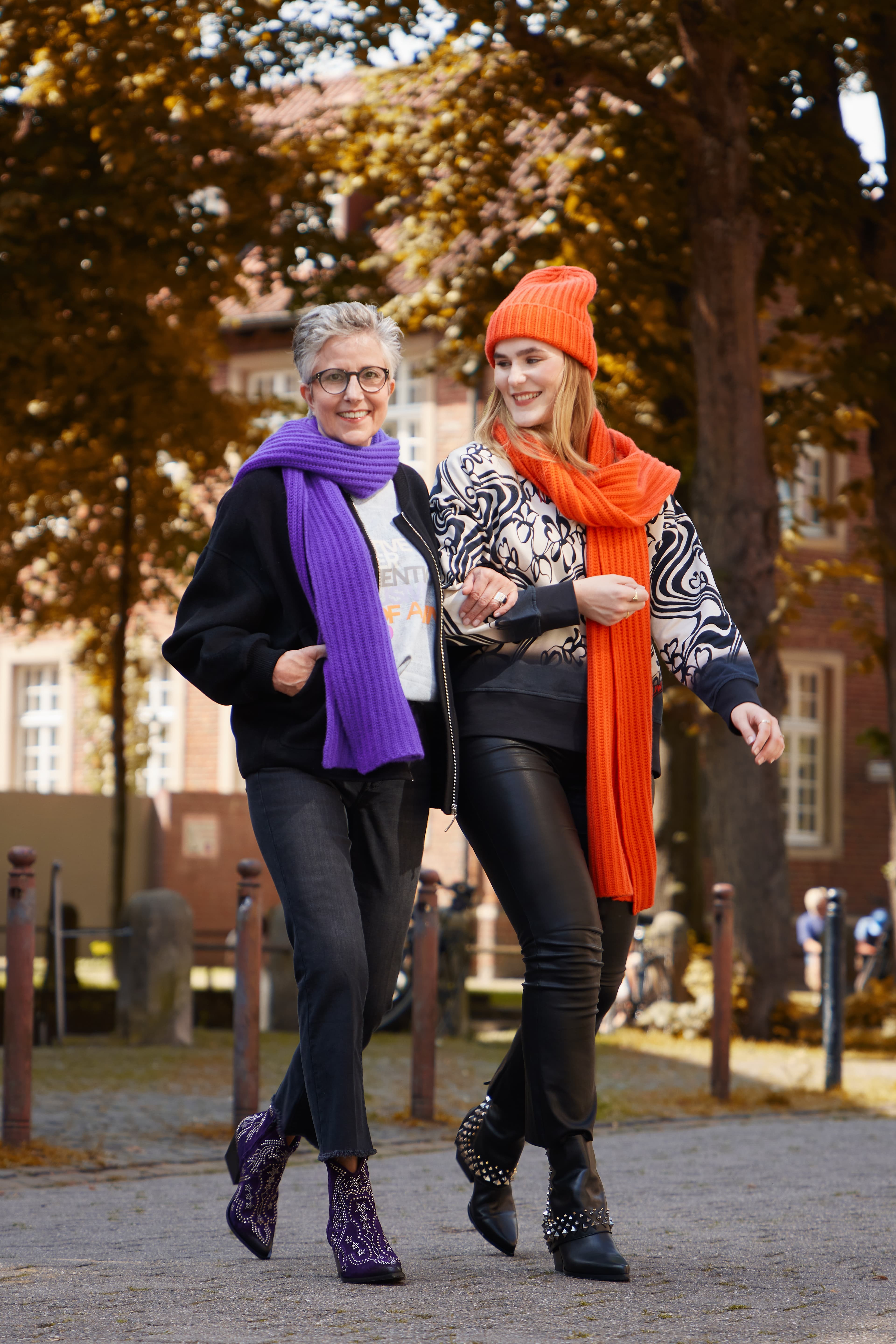 Neugierig geworden? Zumnorde hält eine große Auswahl an Schals und Tüchern bereit - für jeden Anlass, jedes Wetter, jeden Geschmack. hero image